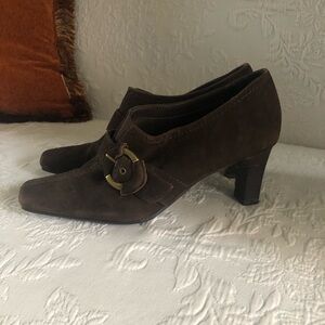 Beautiful Brown suede shoe by Liz Claiborne.